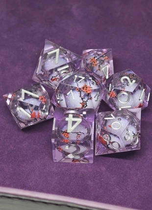 LOT : Dés Magiques Sakura Pailleté + Piste, marke: D&D, zustand: Neu, 30,00 €, 32,20 € inklusive Vinted-Käuferschutz