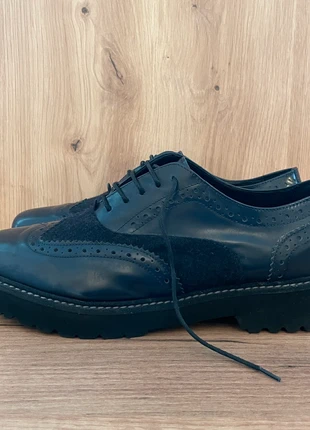 Baldinini Trend leather brogue shoes – navy – EU 41, marke: Baldinini, zustand: Sehr gut, größe: 41, 85,00 €, 89,45 € inklusive Vinted-Käuferschutz