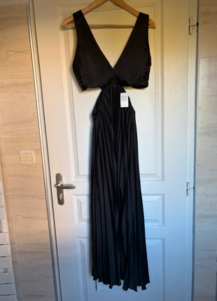 Robe longue noire de soirée dos nu satin plissée décolleté Abercrombie & Fitch 38, brand: Abercrombie & Fitch, condition: New with tags, size: M / 38 / 10, €80.00, €84.70 includes Buyer Protection