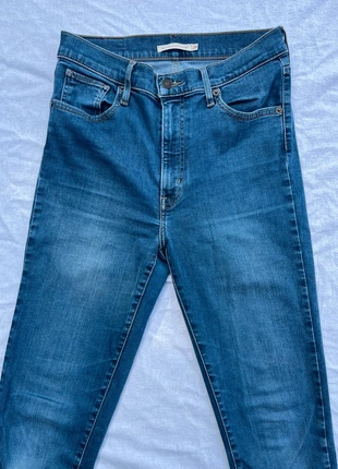 Jean Lévis Mile High Super Skinny 29/32, marque: Levi's, état: Très bon état, taille: M / 38 / 10, 15,00 €, 16,45 € Protection acheteurs incluse