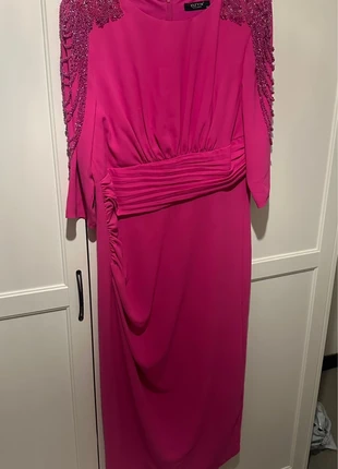 Elegant kleedje, merk: Elegant, staat: Nieuw zonder prijskaartje, maat: XL / 42 / 14, € 120,00, € 126,70 inclusief Kopersbescherming