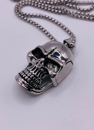 Bellissima collana in acciaio con ciondolo grande teschio horror, marque: nessuno, état: Neuf sans étiquette, 3,50 €, 4,38 € Protection acheteurs incluse