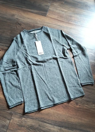 Grijs fijn gestreepte trui van Bleed. Van hennep en biologisch katoen., merk: bleed, staat: Nieuw met prijskaartje, maat: M, € 34,90, € 37,35 inclusief Kopersbescherming