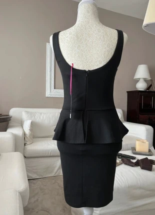 Chic & Raffinato! Vestito Nero Tubino con Peplo - Look Sofisticato, brand: Therapy, condizioni: Nuovo con cartellino, taglia: S / IT 40 / EU 36, €15.00, €16.45 include la Protezione acquisti