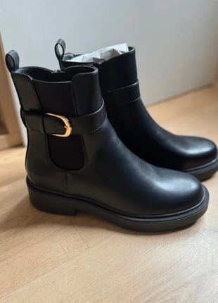Bottines noires chelsea effet cuir avec boucle, marque: PLT, état: Neuf avec étiquette, taille: 38, 30,00 €, 32,20 € Protection acheteurs incluse