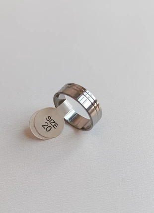 Anillo plateado de acero, brand: Local, condizioni: Nuovo con cartellino, taglia: 18,5 mm Ø / 19,5, €2.50, €3.33 include la Protezione acquisti