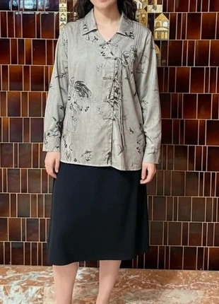 Chemise grise imprimé artistique taille S, brand: Studio Celeste, condizioni: Ottime, taglia: S / IT 40 / EU 36, €44.90, €47.85 include la Protezione acquisti Pro