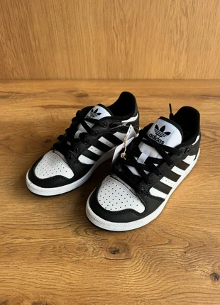Baskets femme Adidas Centennial LMJ – Noir/Blanc – Taille 36 ⅓ – Neuf avec étiquette, brand: adidas, condition: New with tags, size: 36, €45.00, €47.95 includes Buyer Protection