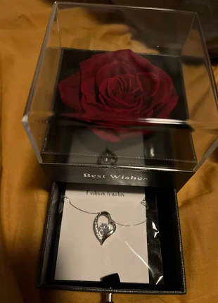 Robe et bijou cadeau de Noël femme, marke: Noël, zustand: Neu, 5,00 €, 5,95 € inklusive Vinted-Käuferschutz