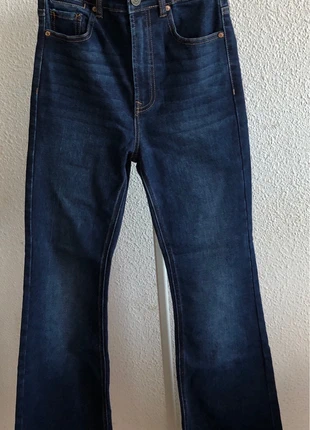 Pantalones vaqueros campana estilo Elena Gilbert, merk: Stradivarius, staat: Nieuw zonder prijskaartje, maat: XS / 34 / 6, € 20,00, € 21,70 inclusief Kopersbescherming