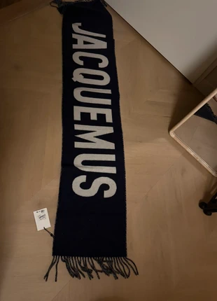 Jacquemus sjaal nieuw met dustbag, merk: Jacquemus, staat: Nieuw met prijskaartje, € 150,00, € 158,20 inclusief Kopersbescherming