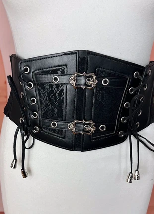 Breiter Corsagen-Gürtel mit Schnürung & Schnallen, brand: Sonstiges, condizioni: Ottime, taglia: 80 cm, €18.00, €19.60 include la Protezione acquisti