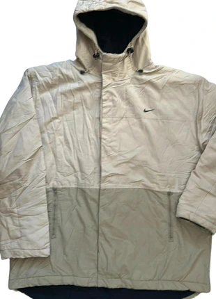Nike Beige Winterjas – Warm & Waterafstotend – Maat XL, merk: Nike, staat: Heel goed, maat: XL, € 19,00, € 20,65 inclusief Kopersbescherming