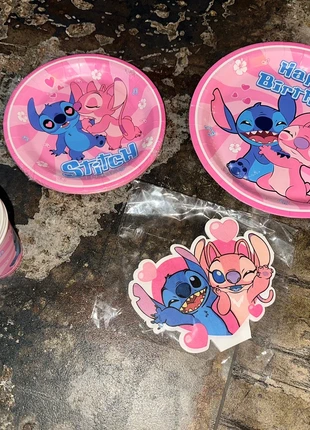 Lot vaisselle en carton stitch anniversaire, brand: Stitch, condizioni: Ottime, taglia: 3 anni / 98 cm, €4.00, €4.90 include la Protezione acquisti