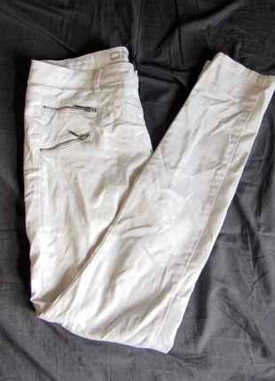 Only witte broek – maat M/32 – zachte stretchstof, marque: ONLY, état: Bon état, taille: M / 38 / 10, 4,00 €, 4,90 € Protection acheteurs incluse