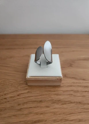 Bague acier inoxydable argentée allongée asymétrique effet miroir flouté, marca: Le Marché, estado: Novo sem etiquetas, tamanho: Ajustável, €6.50, €7.53 inclui Proteção do Comprador Pro