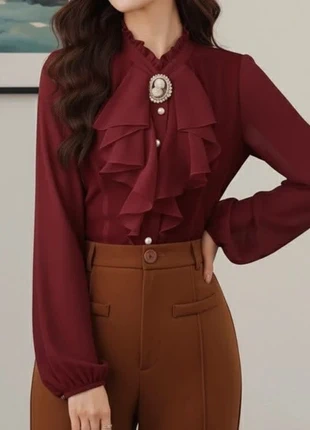 Blouse Élégante Bordeaux Avec Accessoire Doré Style Vintage y2k Taille M Femmes, brand: Vintage Dressing, condition: Very good, size: M / 38 / 10, €34.90, €37.35 includes Buyer Protection