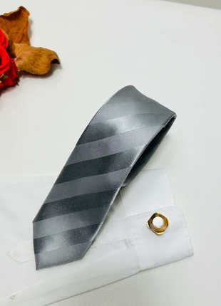 Cravate Striessnig slim gris uni - rayure tissé - 6 cm - très bon état, marque: Striessing, état: Très bon état, 6,00 €, 7,00 € Protection acheteurs (Pro) incluse