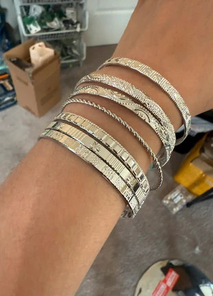 7 pc bangles set silver, brand: NO LABEL, condition: New without tags, $9.00, $10.15 includes Buyer Protection