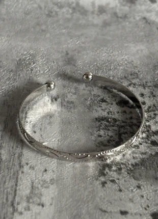 Zilverkleurige armband, staat: Heel goed, € 1,99, € 2,79 inclusief Kopersbescherming