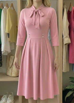 Robe midi rose pastel Col lavallière Style Coquette Old Money Boutons perles, état: Très bon état, taille: M / 38 / 10, 55,00 €, 58,45 € Protection acheteurs incluse