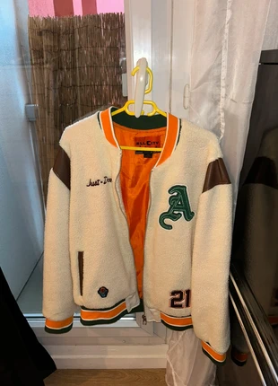 Veste varsity Sherpa, marque: Varsity, état: Très bon état, taille: L, 85,00 €, 89,95 € Protection acheteurs incluse