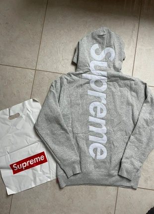 Pull Supreme satin gris - M, brand: Supreme, condition: New with tags, size: M, €125.00, €131.95 includes Buyer Protection