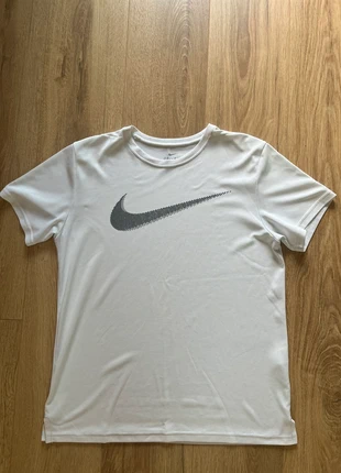 T-shirt Nike, brand: Nike, condition: Good, size: M, €3.50, €4.38 includes Buyer Protection