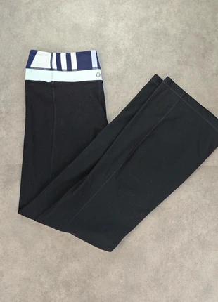 Pantalon de Sport Lululemon Noir Flare Taille Haute - Legging High-Rise Groove Femme Taille 8, marque: Lululemon, état: Très bon état, taille: M / 38 / 10, 24,80 €, 26,74 € Protection acheteurs (Pro) incluse