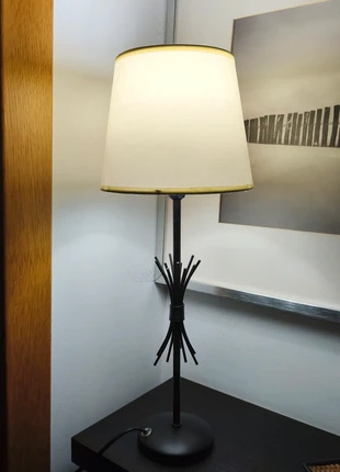 Candeeiro de mesa Luminária Minimalista em metal preto com Abajur Bege Cru Inside Tema Hastes, marca: Inside, estado: Novo sem etiquetas, €10.50, €11.73 inclui Proteção do Comprador