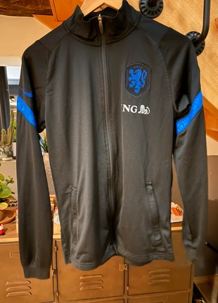 Veste Pays-Bas Nike, marque: Nike, état: Très bon état, taille: S, 8,00 €, 9,10 € Protection acheteurs incluse