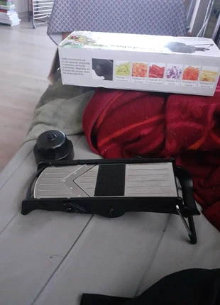 Mandoline multifonctions 6 en 1, merk: cuisine et saveur, staat: Goed, € 5,50, € 6,48 inclusief Kopersbescherming