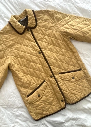 1990s long length quilted jacket, état: Très bon état, taille: M, 10,00 €, 11,20 € Protection acheteurs incluse