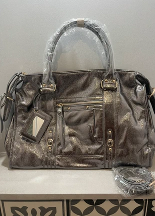 Must have sac City gris métallisé 43X29 cm Neuf, marque: Boutique Parisienne, état: Très bon état, 39,90 €, 42,60 € Protection acheteurs (Pro) incluse