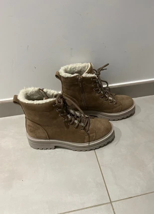 Bottines, marque: Out Shoes, état: Très bon état, taille: 37, 10,00 €, 11,20 € Protection acheteurs incluse