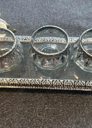 Leuke glasplaat met 3 glazen waxinelicht houders, 27x 12 cm #, marque: Xenos, état: Très bon état, 3,50 €, 4,38 € Protection acheteurs incluse