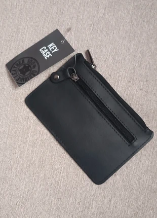 Portachiavi con porta spicci / gettoni in pelle nera nuovo, marque: Key case, état: Neuf avec étiquette, 1,90 €, 2,70 € Protection acheteurs incluse