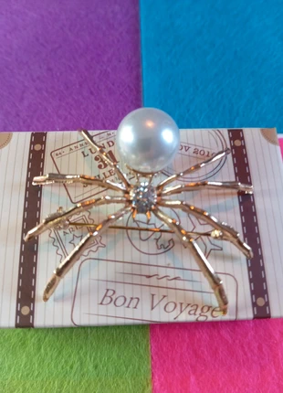 Broche avec la boîte, marque: Broche.fr, état: Très bon état, 5,00 €, 5,95 € Protection acheteurs (Pro) incluse