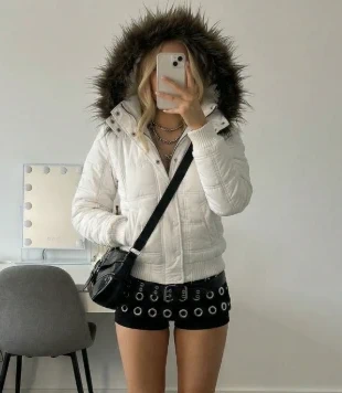 Doudoune Blanche Premium Édition Luxe / Faux Fur Hood Jacket / Style Y2K & Winter Chic🤍, marque: Arctia Studio, état: Neuf sans étiquette, taille: S / 36 / 8, 100,00 €, 105,70 € Protection acheteurs incluse