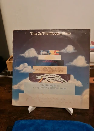 This is the Moody Blues original 2x vinyl, condition: Good, £4.50, £5.16 includes Buyer Protection