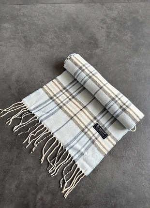 Écharpe bleu clair cyan femme burberry, marca: Burberry, estado: Bueno, 16,00 €, 17,50 € Protección al comprador incluida