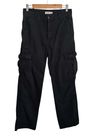 Pantalon cargo noir Pull&Bear – Taille 38 – Style utilitaire, marque: Pull & Bear, état: Très bon état, taille: M / 38 / 10, 10,00 €, 11,20 € Protection acheteurs incluse