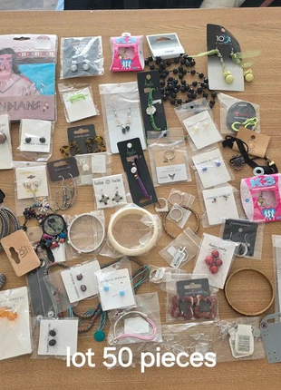 Lot 50 bijoux aléatoire, marca: autre, estado: Novo com etiquetas, €10.00, €11.20 inclui Proteção do Comprador