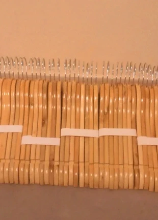 Mega lot de cintres - cintres en bois neuf, brand: Inconnu, condizioni: Nuovo senza cartellino, €35.00, €37.45 include la Protezione acquisti