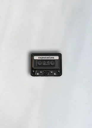 Taylor swift pin | album reputation, marque: Taylor Swift, état: Très bon état, 3,00 €, 3,85 € Protection acheteurs (Pro) incluse