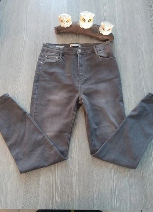 Jean pull and bear gris taille 36, marca: Pull & Bear, estado: Muy bueno, tamaño: S / 36 / 8, 4,99 €, 5,94 € Protección al comprador incluida