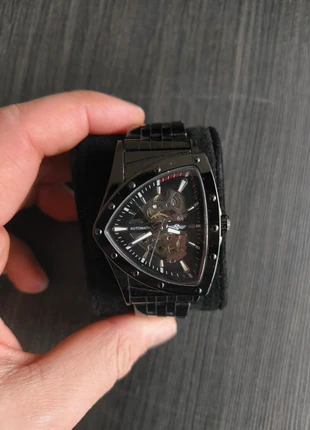 Men’s Black Triangular Automatic Skeleton Watch – Metal Bracelet, marque: geen, état: Neuf sans étiquette, taille: Jusqu'à 30 mm, 15,00 €, 16,45 € Protection acheteurs incluse