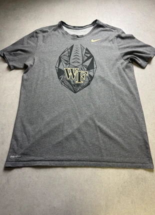 T shirt imprimé crewneck Nike gris – Taille L (Unisexe), marke: Nike, zustand: Sehr gut, größe: L, 10,00 €, 11,20 € beinhaltet Vinted-Käuferschutz Pro