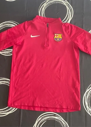 Sweat Nike du Fc Barcelone | Rouge, marque: Nike, état: Très bon état, taille: 14 ans / 164 cm, 6,00 €, 7,00 € Protection acheteurs incluse