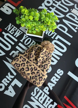 Bonnet léopard à pompon – look sauvage et cosy, état: Neuf sans étiquette, taille: M, 7,90 €, 9,00 € Protection acheteurs incluse
